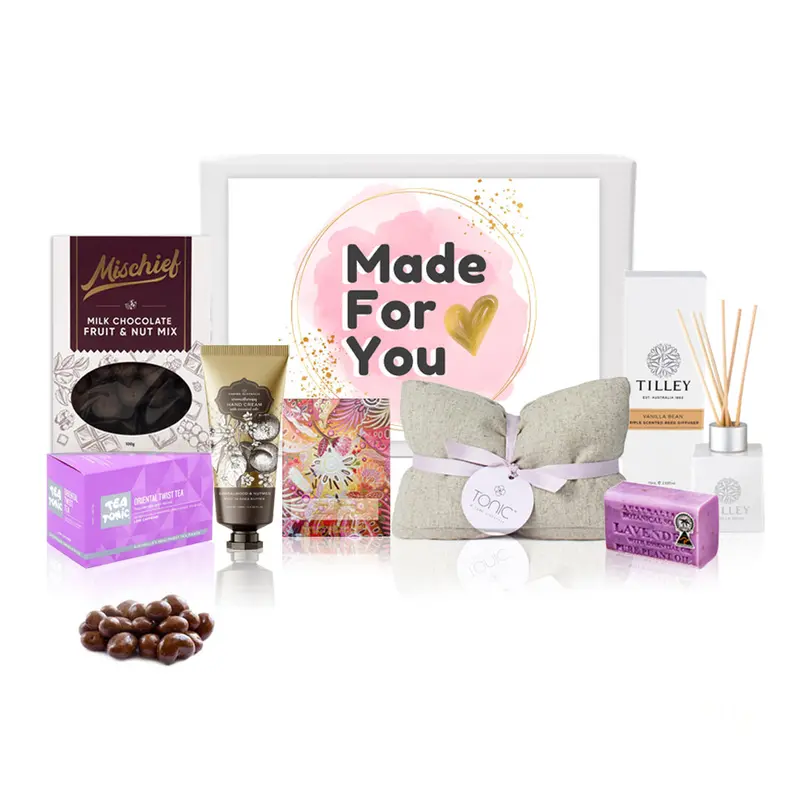 Home Comfort Hamper – Cozy Lifestyle Gift Set 1